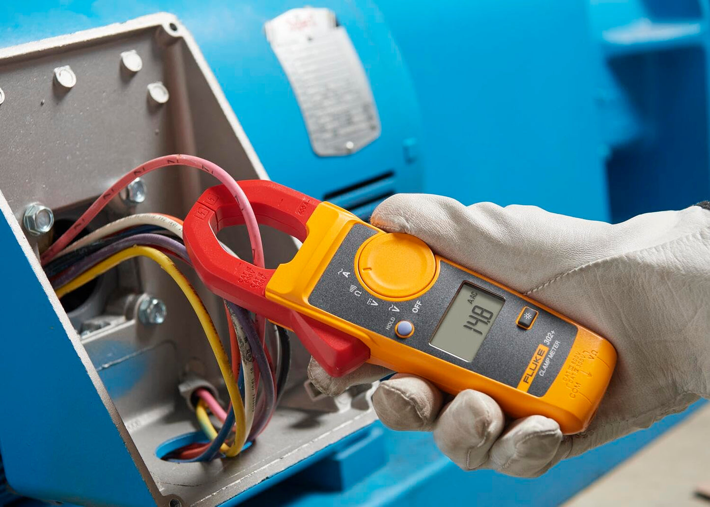 Fluke 302+ Digital Clamp Meter, 30mm Jaw, Measures AC Current to 400A, Measures AC/DC Voltage to 600V, Resistance, Continuity, and Capacitance Measurements, includes 2 Year Warranty